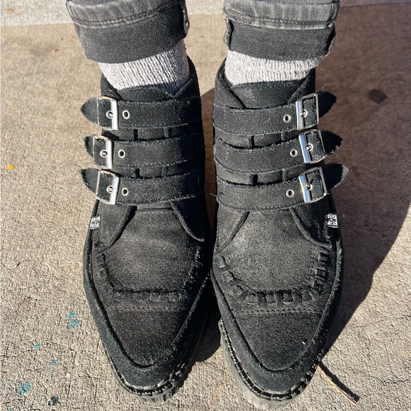 T.U.K. 3-Buckle Black Suede Leather Pointed Toe Creeper Boot Size 7 - Picture 6 of 8